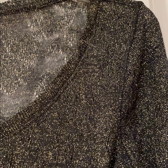 Express metallic shimmery gold and black top - Picture 4 of 8